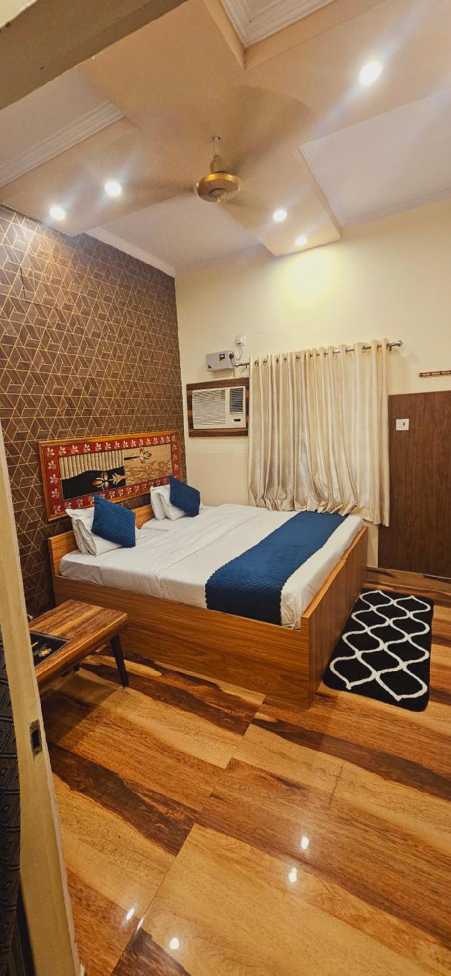 Bhagyashree Guest House 2 Km To Vishwanath Temple, Ganga Ghat Parking Available 瓦拉纳西 外观 照片